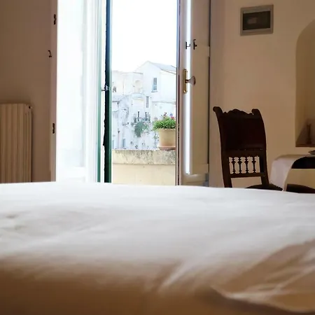 L' Abbraccio Dei Sassi Matera